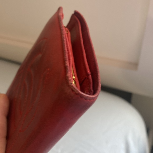 Chanel lambskin red compact wallet in well loved condition - Picture 5 of 13